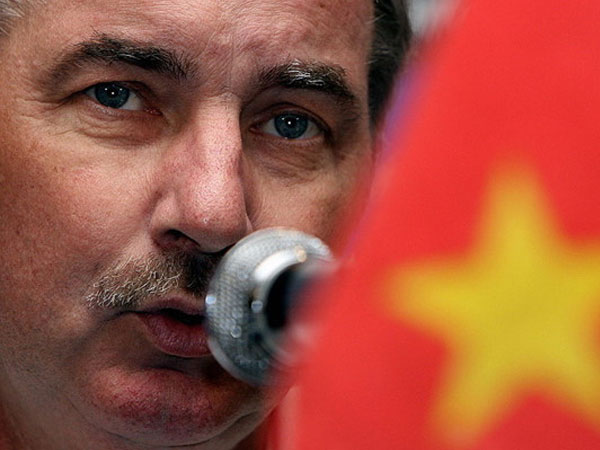 HLV Alfred Riedl: 10 năm không tiến bộ, Việt Nam đừng mơ World Cup