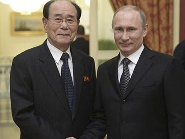Ông Kim Jong-un bất ngờ gửi thư tay cho Tổng thống Putin