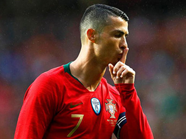 Ronaldo chấp nhận án tù treo 2 năm vì gian lận thuế