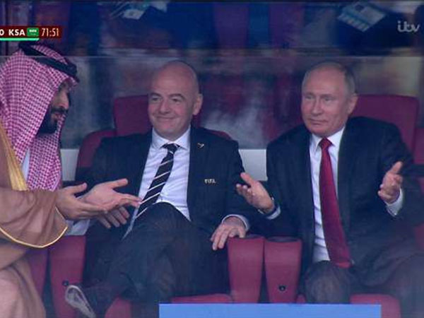 Tổng thống Putin biểu cảm hài hước trong trận thắng 5 sao của Nga
