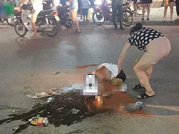 Vụ cô gái bị lột đồ, đổ mắm ớt giữa đường: Công an khẳng định là vụ đánh ghen