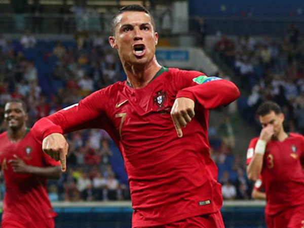 Cristiano Ronaldo kiếm tiền như thế nào để có khối tài sản gần nửa tỷ USD
