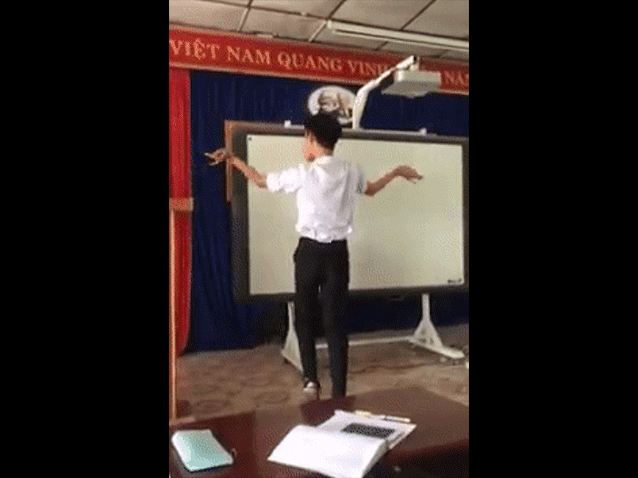 Màn biểu diễn 34 giây của nam sinh 'không xương' khiến dân mạng trầm trồ