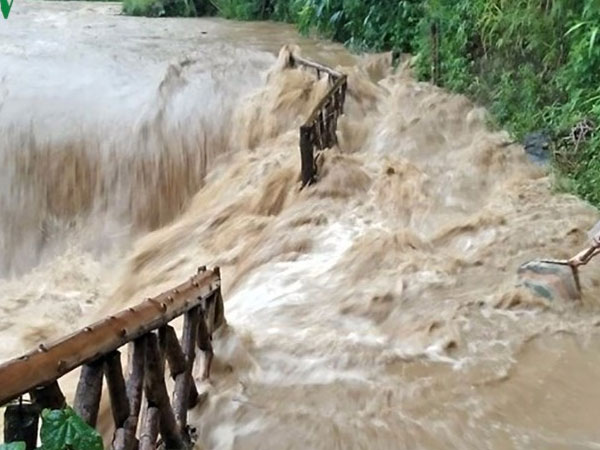 Ngôi làng đẹp nhất Tây Bắc tan hoang sau trận mưa dị thường