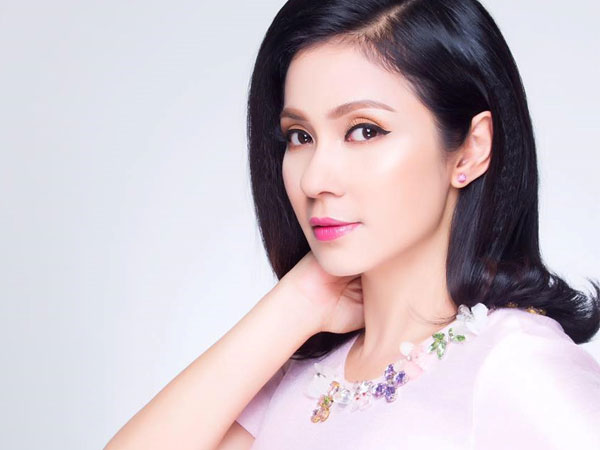 Việt Trinh: 'Ở tuổi 46, tôi không còn thèm muốn tình cảm trai gái'