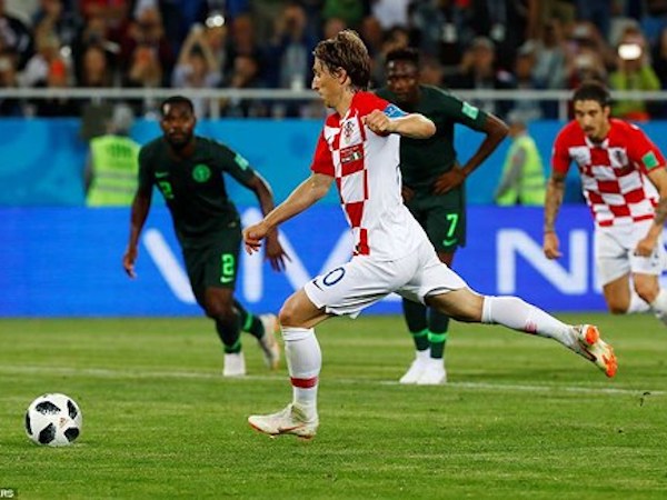 Bắn hạ 'Đại bàng xanh' Nigeria, Croatia chiếm ngôi đầu bảng D