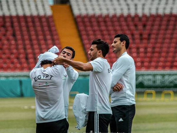 Không thể tự mặc áo, World Cup đã kết thúc với Moh Salah?
