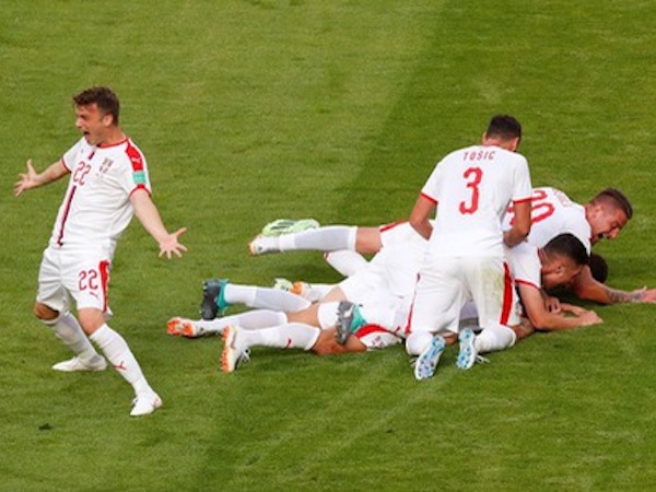 Kolarov hạ gục Navas, Serbia thắng sát nút Costa Rica