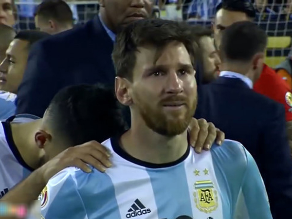 Video: Những lần sút penalty hỏng ăn đáng quên của Messi