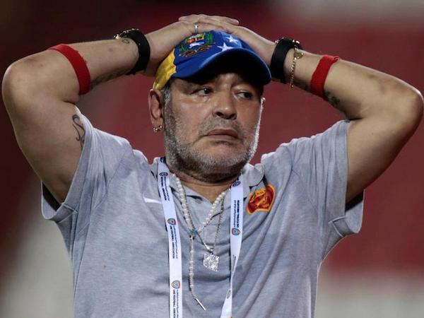 Vua bóng đá Maradona bị cáo buộc phân biệt chủng tộc ở trận Argentina vs Iceland