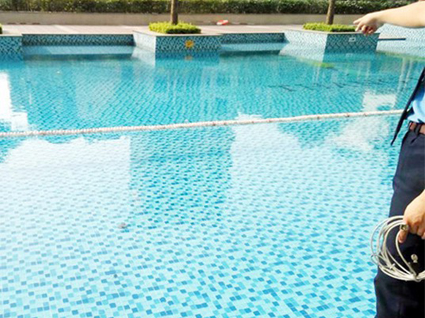 Bé trai 13 tuổi từ Bình Định ra Hà Nội dự đám cưới tử vong bất thường tại bể bơi
