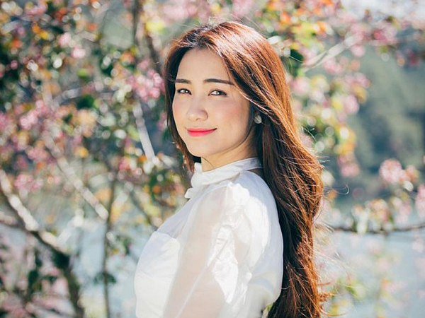 Hòa Minzy - nghệ sĩ hiếm hoi yêu cuồng nhiệt, không giấu giếm của showbiz Việt