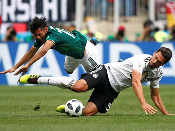 Hummels chỉ trích chiến thuật của HLV Loew trong trận thua Mexico