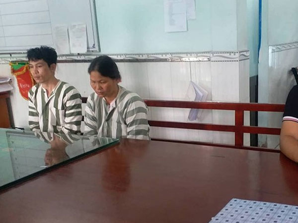 Khởi tố cặp nam nữ gây rối, ném đá vào cảnh sát ở Sài Gòn