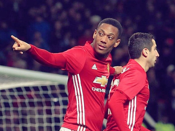 MU tiến gần ký Skriniar, bán Martial 70 triệu bảng