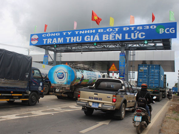 Ngày đầu thu phí BOT ở Long An: 4 lần ùn tắc cục bộ