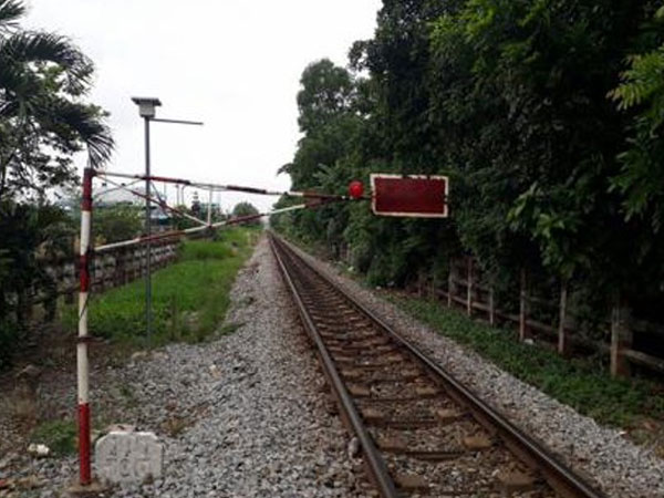 Nữ nhân viên 'đau bụng' không kéo chắn: Cả công ty bị kỷ luật
