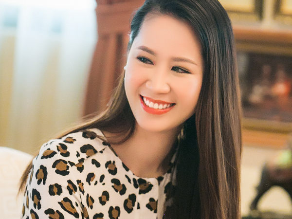Dương Thùy Linh tham dự Mrs Worldwide 2018