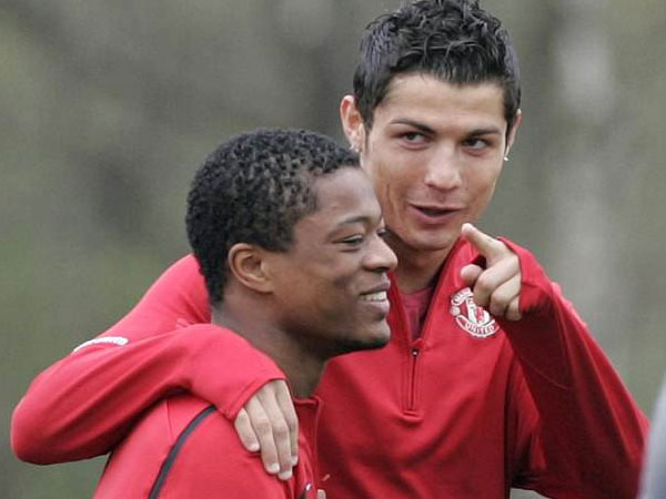 Evra: Chớ có dại mà nhận lời qua nhà Ronaldo chơi