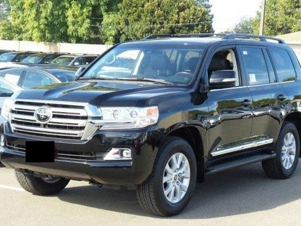 Ô tô nhập khan hiếm chưa từng có, đặt tiền tỷ xếp hàng chờ 2019