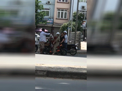 Hà Nội: Cô gái bị kẻ gian mở balo lấy trộm đồ với tốc độ ánh sáng khi đang dừng xe mua hoa quả ven đường