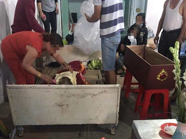 Mẹ của bé gái 4 tuổi nghi bị vợ chồng bạn thân đánh chết: 'Tóc con bé bị bứt, bụng rất nhiều vết châm tàn thuốc lá'
