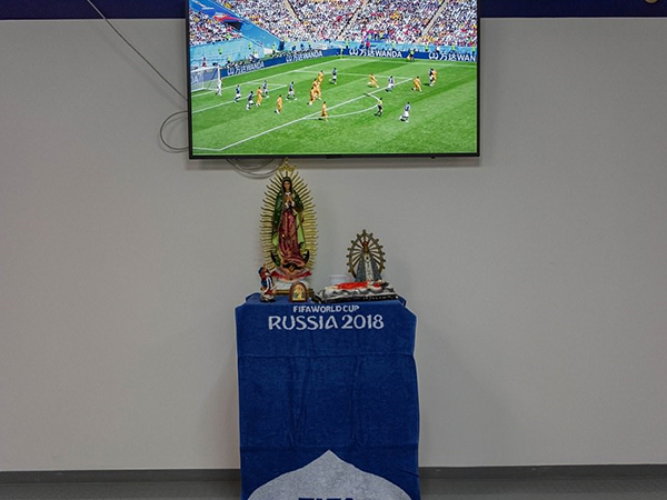 Messi lập... bàn thờ trong phòng thay đồ ở World Cup 2018