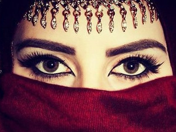 Người chồng đệ đơn ly hôn vì phát hiện điều bất thường ở vợ