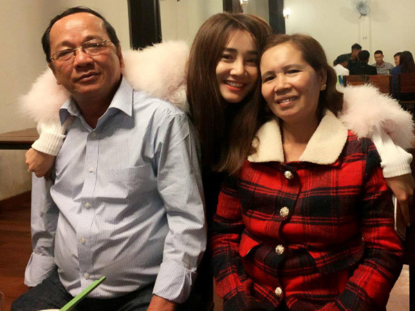 Nhã Phương lên tiếng khi chuyện quá khứ của gia đình bị 'ném đá'