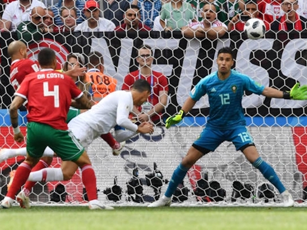 Ronaldo lập công, Bồ Đào Nha tiễn Morocco về nước
