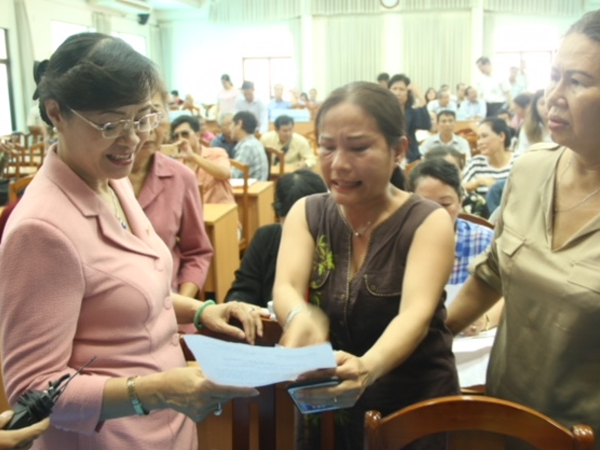 Video: Nhiều người Thủ Thiêm bức xúc vì không được tiếp xúc Bí thư TP HCM