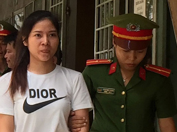 'Bóng hồng' tham gia sản xuất hàng giả lĩnh 4 năm tù