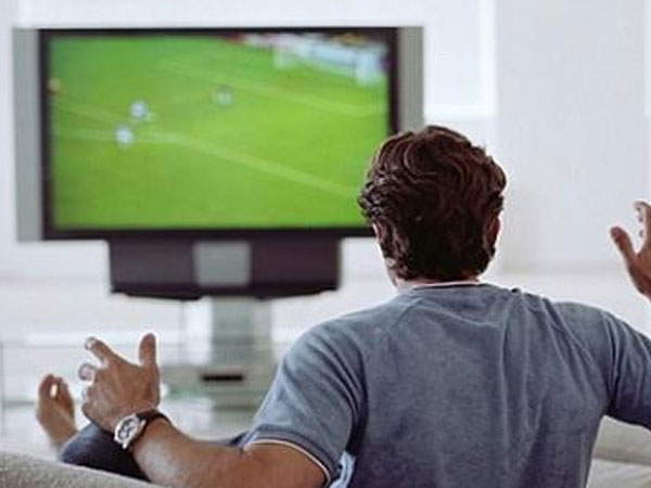 Cả tuần nay chồng đi cổ vũ bóng đá không ngủ nhà