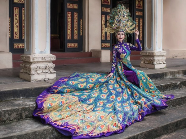 Đại diện Việt Nam mang áo dài và hình ảnh chim khổng tước đến Hoa hậu Châu Á Thế giới 2018