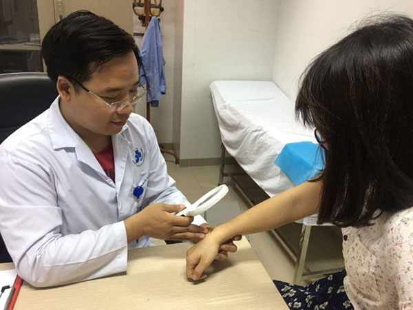 Đắp, bôi tỏi vào 'vùng kín' chữa bệnh, chị em cầu cứu bác sĩ