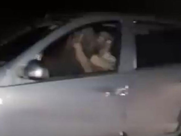 Giật mình cặp đôi vừa 'mây mưa' vừa lái xe với tốc độ hơn 110 km/h