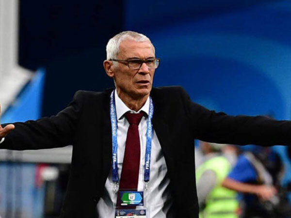 HLV đầu tiên mất việc ở World Cup 2018