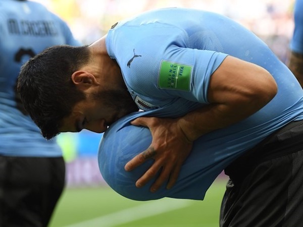 Video: Pha đệm lòng của Suarez mở tỷ số cho Uruguay dưới góc nhìn 3D