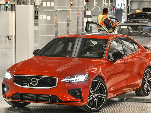 Volvo S60 2019 giá từ 35.800 USD, đối thủ của Mercedes C-Class