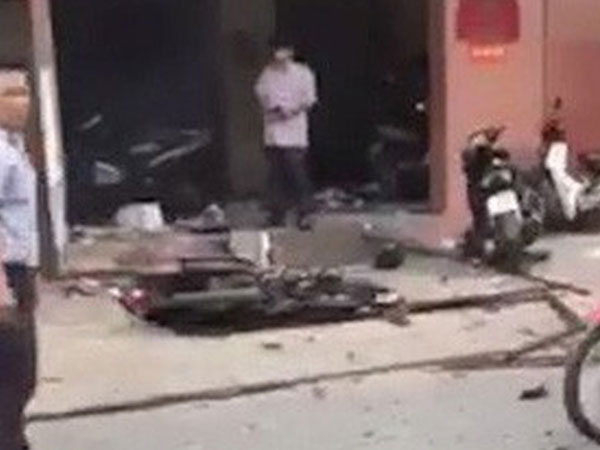 Vụ nổ tại trụ sở công an phường 12: Có 2 người đi xe máy, ném ba lô vào rồi bỏ chạy?