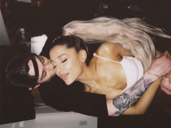 Ariana Grande và chồng chưa cưới bị chê cười vì yêu kiểu sống ảo