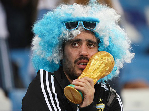 CĐV Argentina 'tan vỡ' sau chiến bại muối mặt của Messi cùng các đồng đội