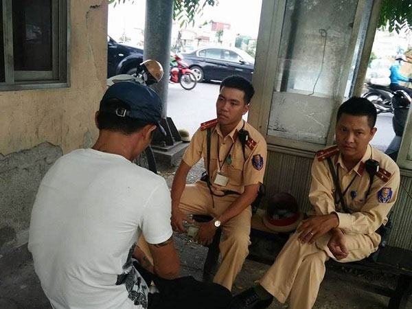 Cứu một thanh niên định nhảy cầu vì nợ 200 triệu cá độ bóng đá