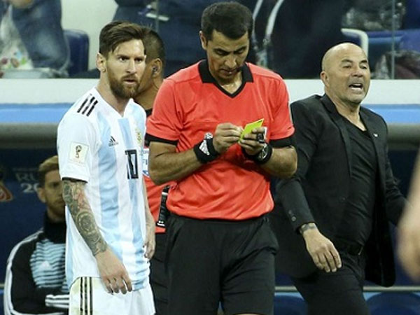 Jorge Sampaoli: 'Argentina như đám mây che phủ tài năng của Messi'