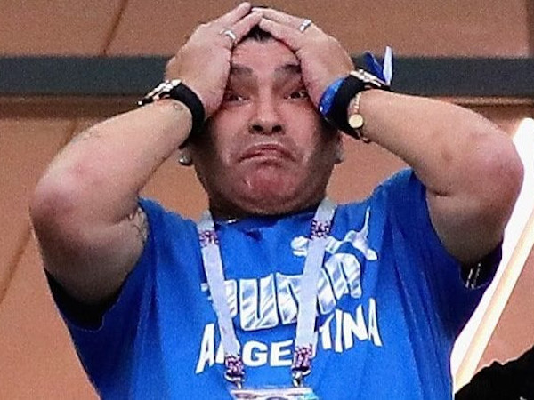 Maradona bật khóc sau khi chứng kiến Argentina bị Croatia hạ nhục