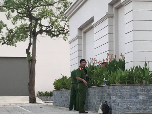 Nữ sinh Đại học Vinh rơi từ tầng 5 ký túc xá xuống đất