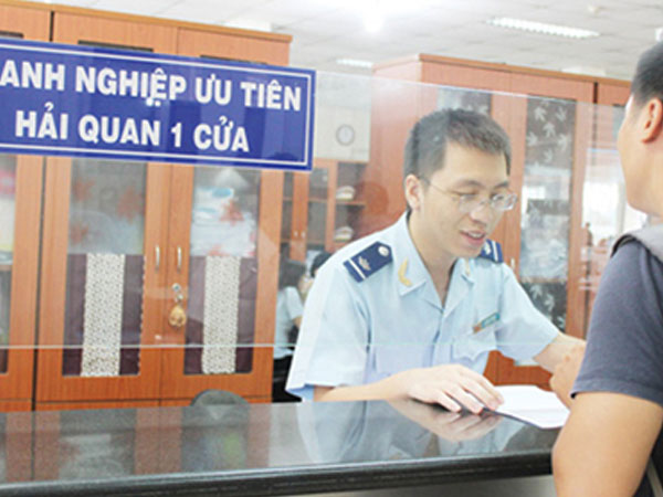 Thủ tục hải quan một cửa nhưng bị chê 'còn nhiều khóa’
