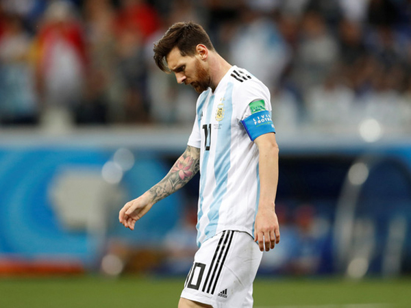 Cựu sao Barca từng chịu ơn Maradona nặng lời chê bai Messi và đồng đội