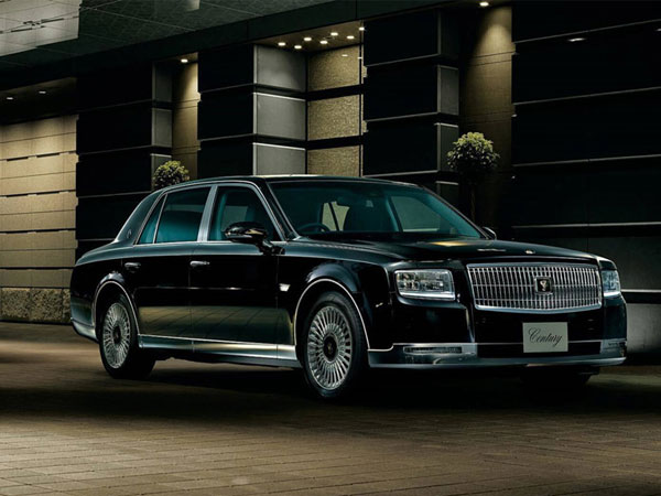Giá bán ngang siêu xe, Toyota Century làm khó người mua