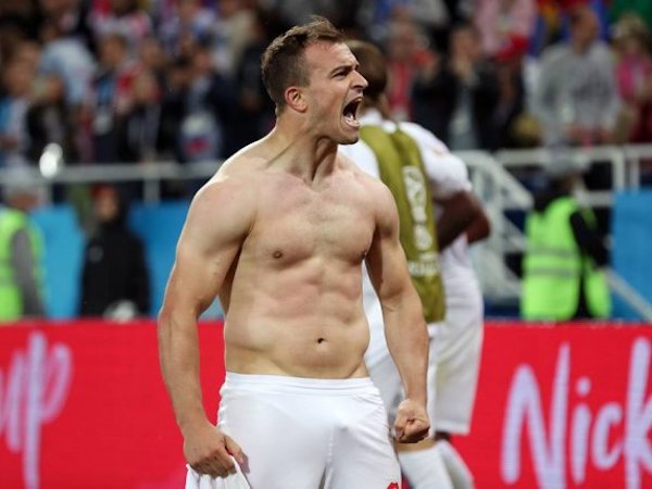 'Messi Thụy Sỹ' ghi bàn phút 90, đẩy Brazil vào thế khó